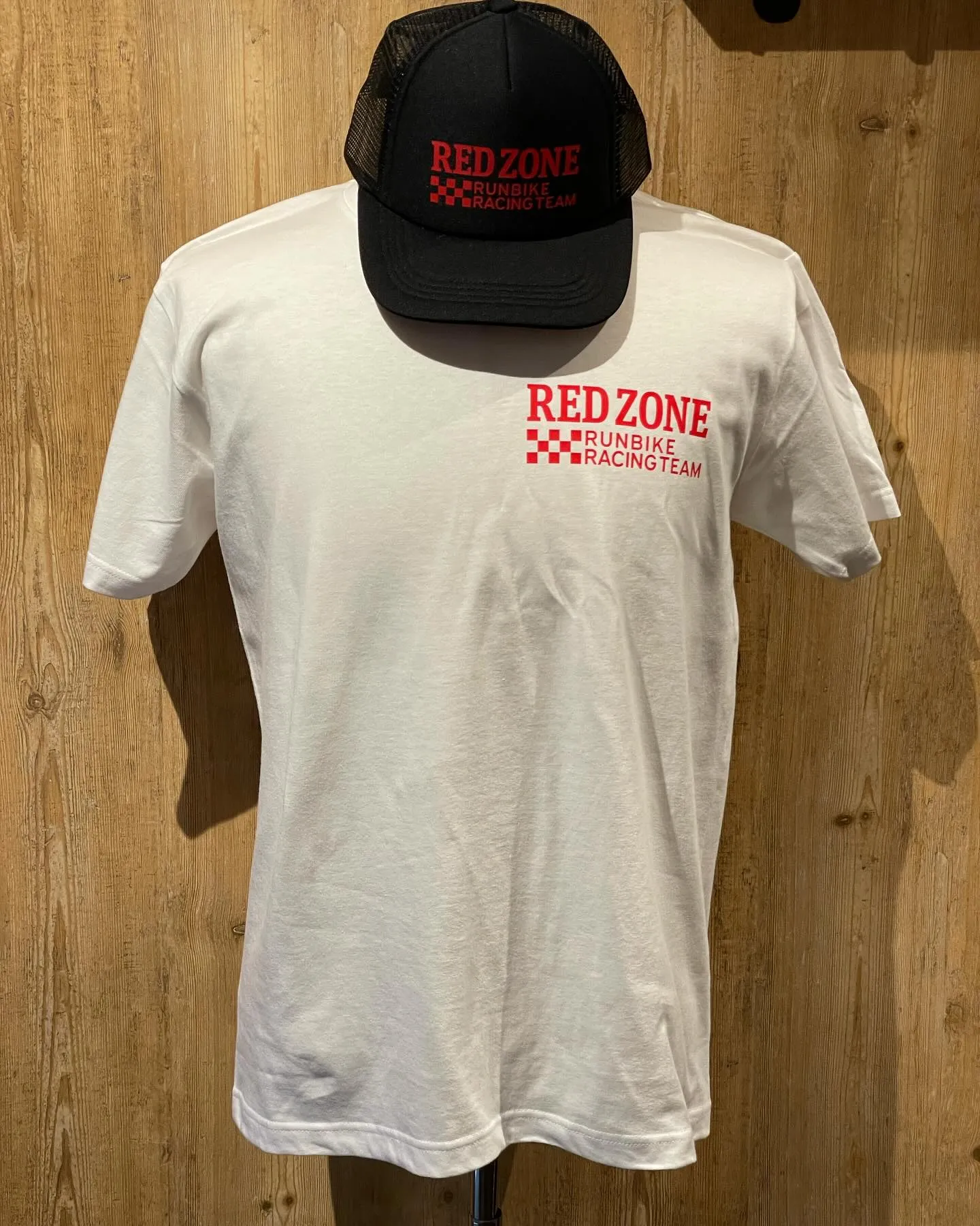 ランバイクチームRED ZONEの各種ウェアを制作させて頂き...