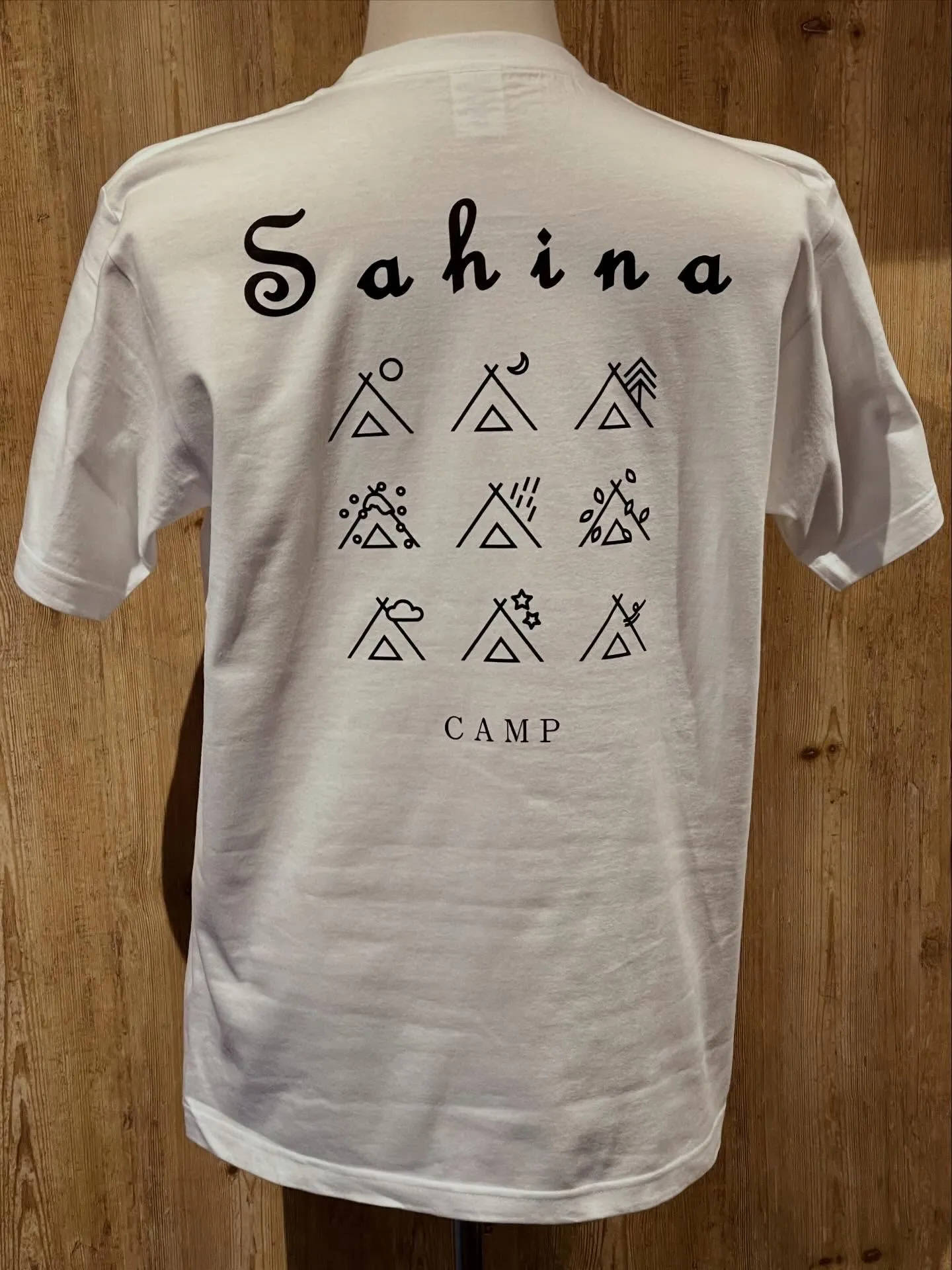 ニセコのサヒナキャンプ場のTシャツを制作させて頂きました😃