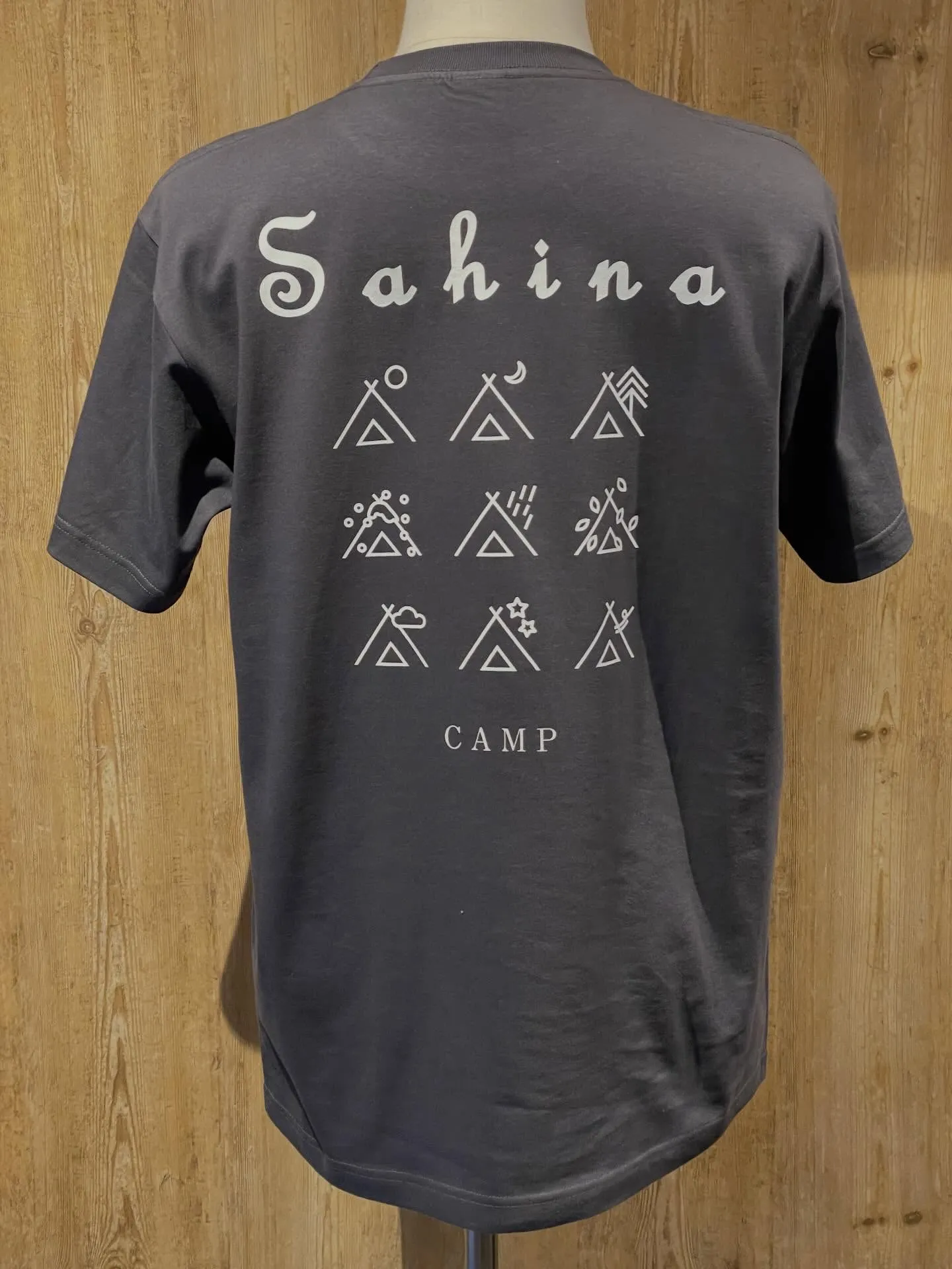 ニセコのサヒナキャンプ場のTシャツを制作させて頂きました😃